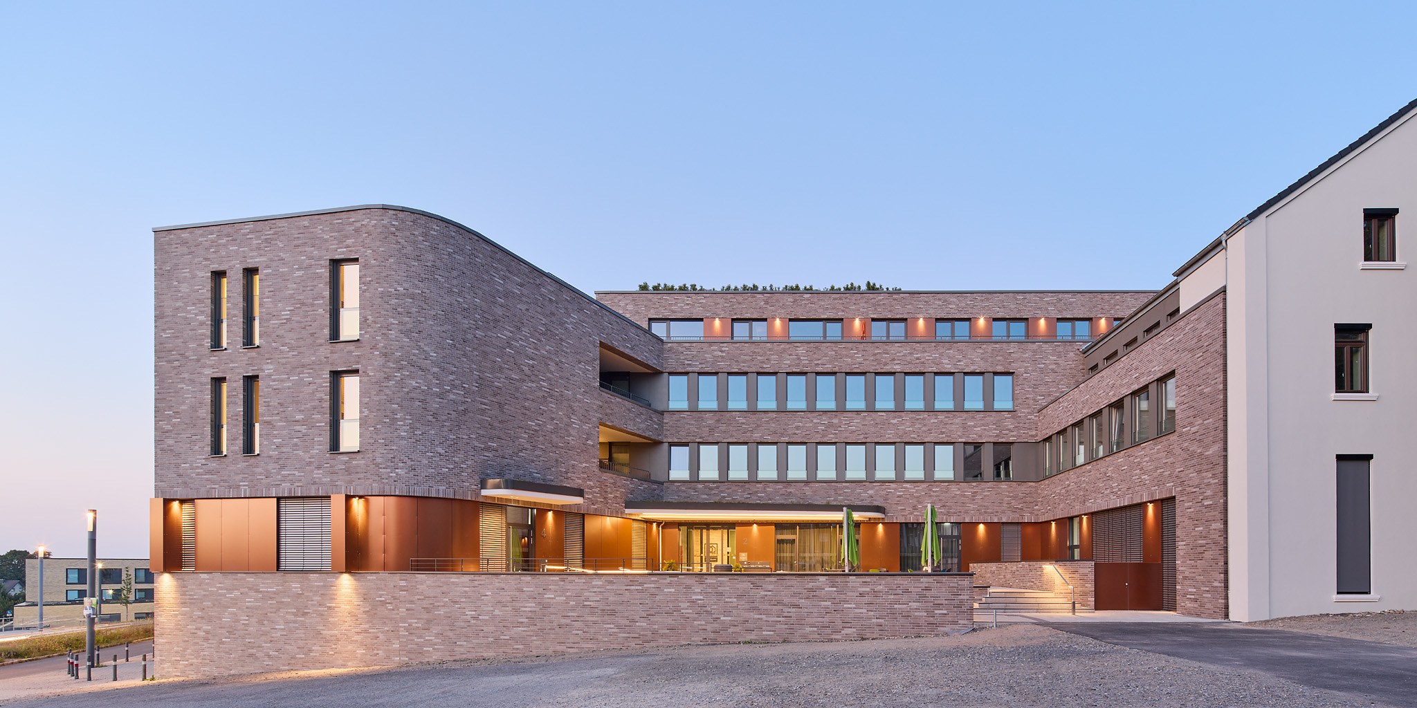 Neubau eines Bürogebäudes mit Hotel, Großtagespflege und Ladenlokal Heiligenhaus, Studio Hölscher GmbH Architekturbüro